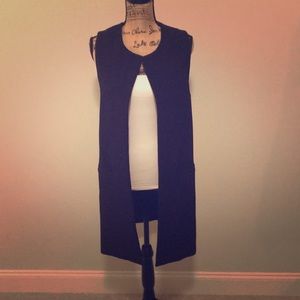 Long sleeveless blazer